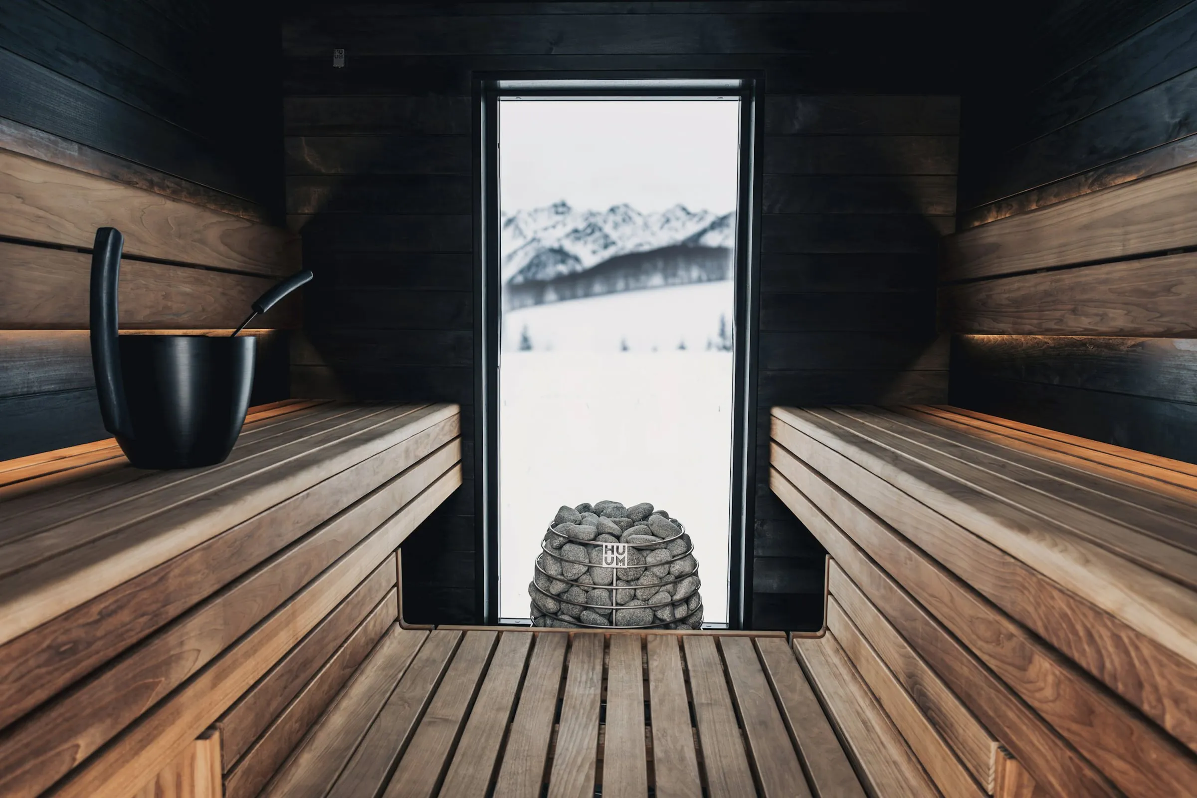 Sauna ouvert sur la montagne